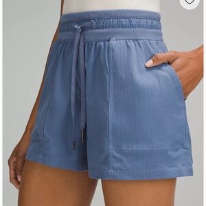 Lululemon Dance Studio High-rise short 3.5